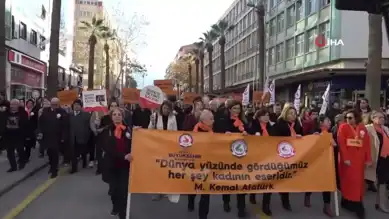Denizli'de Kadınlar Şiddete Karşı Yürüdü