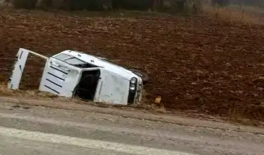 Şarampole Devrilen Araçta Yaralı Var!