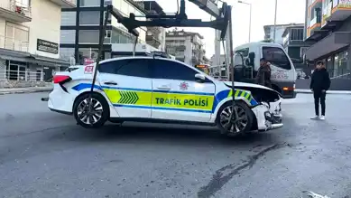 Denizli'de Polis-Oto Çarpışması: 4 Yaralı