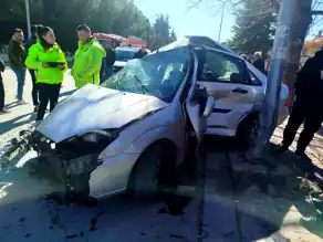 Denizli'de Motosiklet-Otomobil Kazası: 17 Yaşındaki Genç Ağır Yaralı