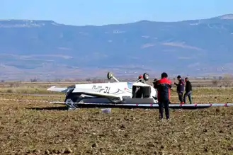 Isparta'dan Kalkış Yapan Eğitim Uçağı Denizli'de Tarlaya Düştü