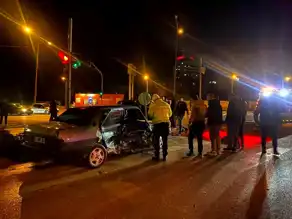 Pamukkale'de Kırmızı Işık Kazası: Takla Atan Otomobil