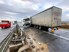 Tır Kazası: Aydın-Denizli Yolu Kapandı