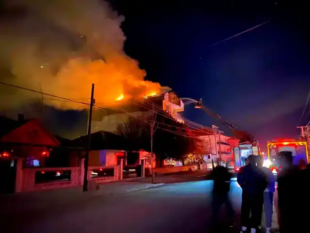 Denizli Bozkurt'ta 4 Katlı Binalarda Yangın!