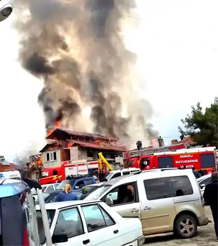Denizli Acıpayam'da Ev Yangını: Çatı Katı Yanmış, Yaralı Yok