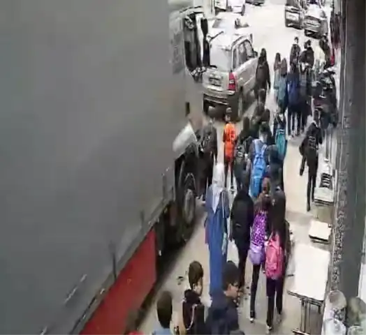 Denizli'de Okul Çıkışı Korkutan Kaza!