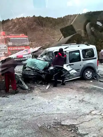 Denizli'de Çarpışma: 2 Ölü, 4 Yaralı