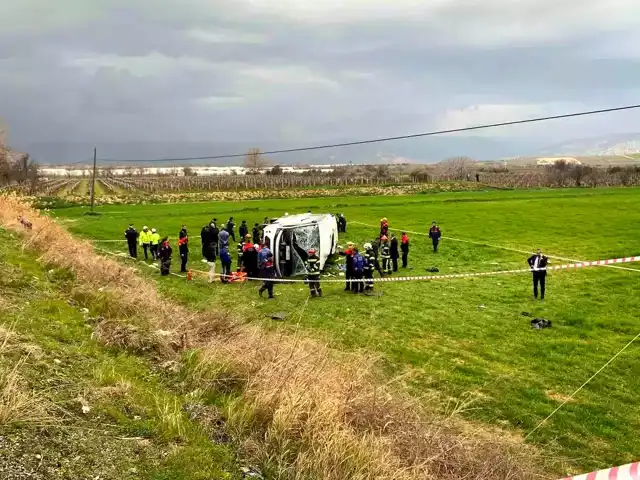 Denizli'de Öğrenci Midibüsü Kazası: 2 Ölü, 26 Yaralı