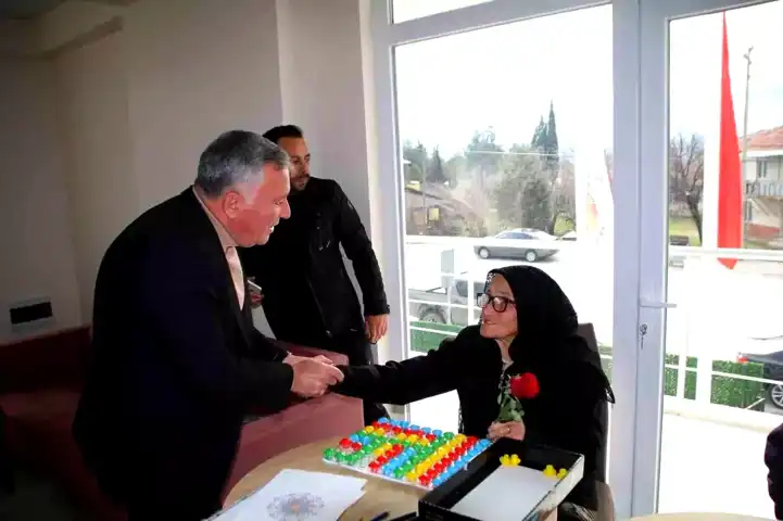 Honaz Belediyesi, Sevgililer Günü'nü Yaşlılarıyla Kutladı