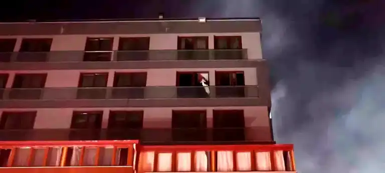 Pamukkale'deki Rezidans Yangını: Kurtarma Çalışmaları Devam Ediyor